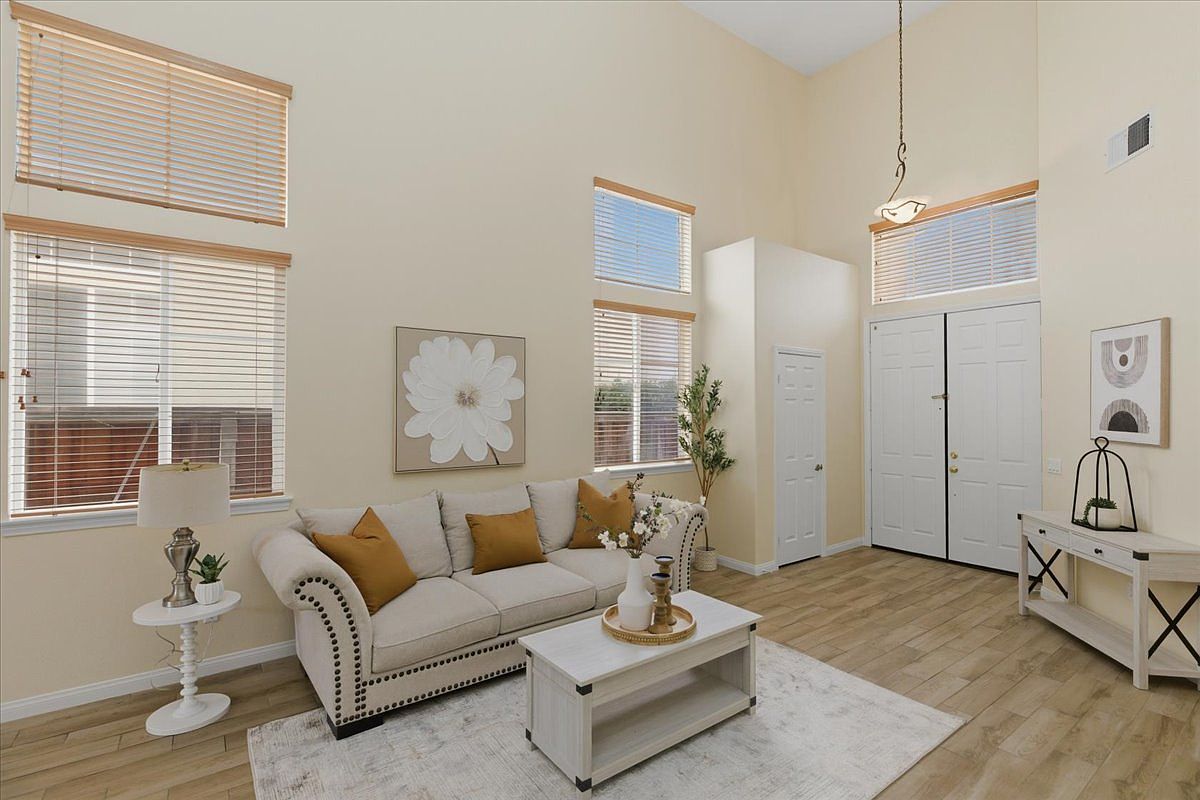 39264 Memory Dr photo 2