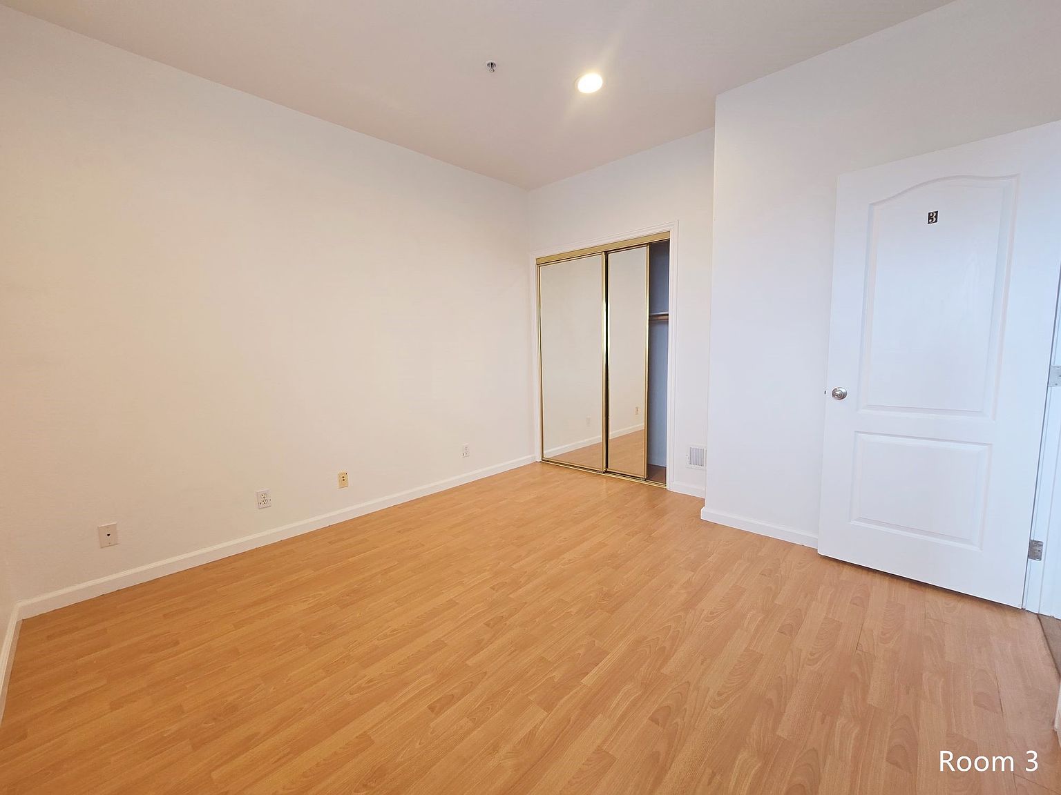 793 Templeton Ave photo 2