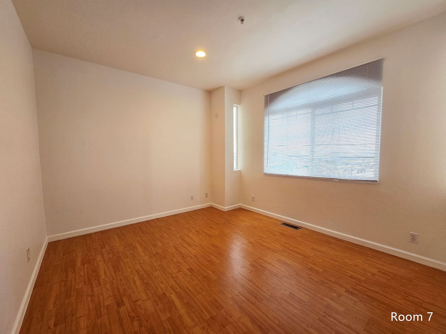 793 Templeton Ave photo 4