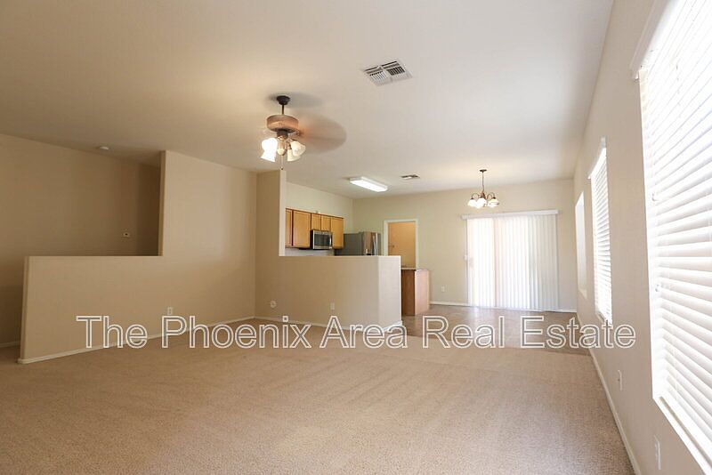 30064 N Desert Willow Blvd San Tan Valley, AZ 85143 photo 3