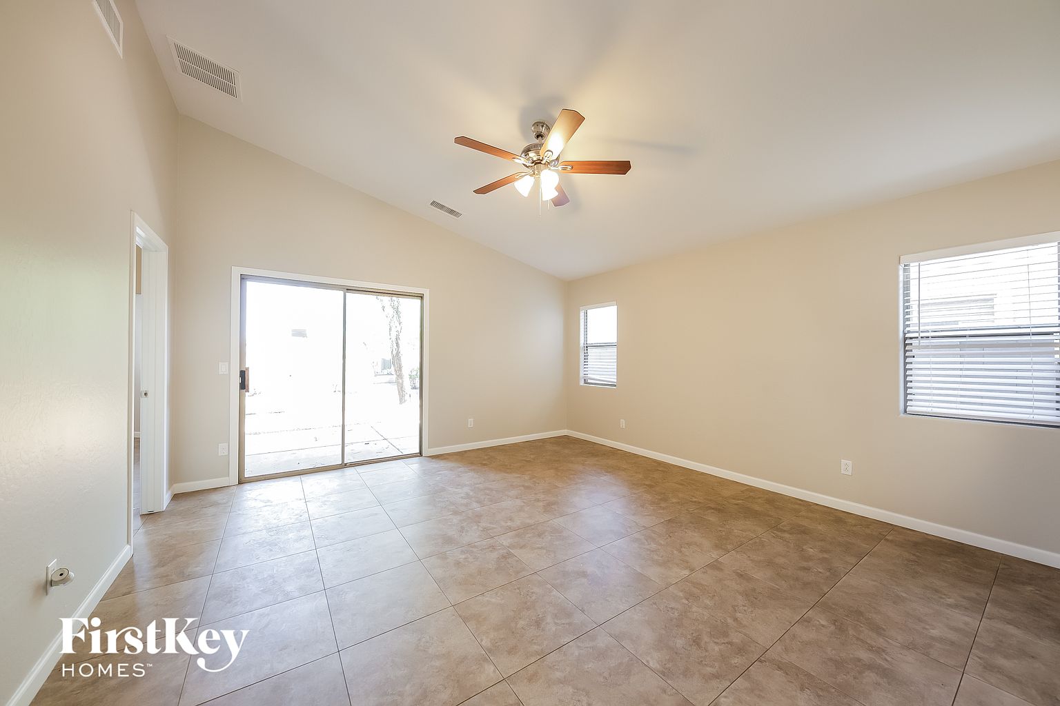 5346 W Jessica Ln photo 5