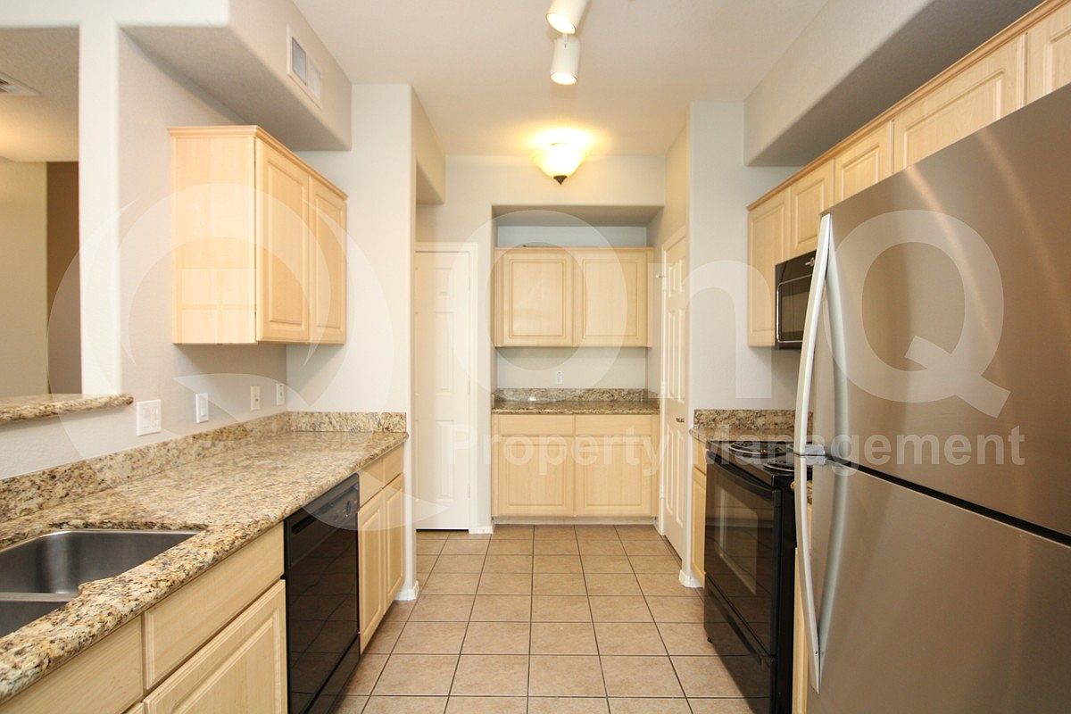 420 W 1st St photo 3