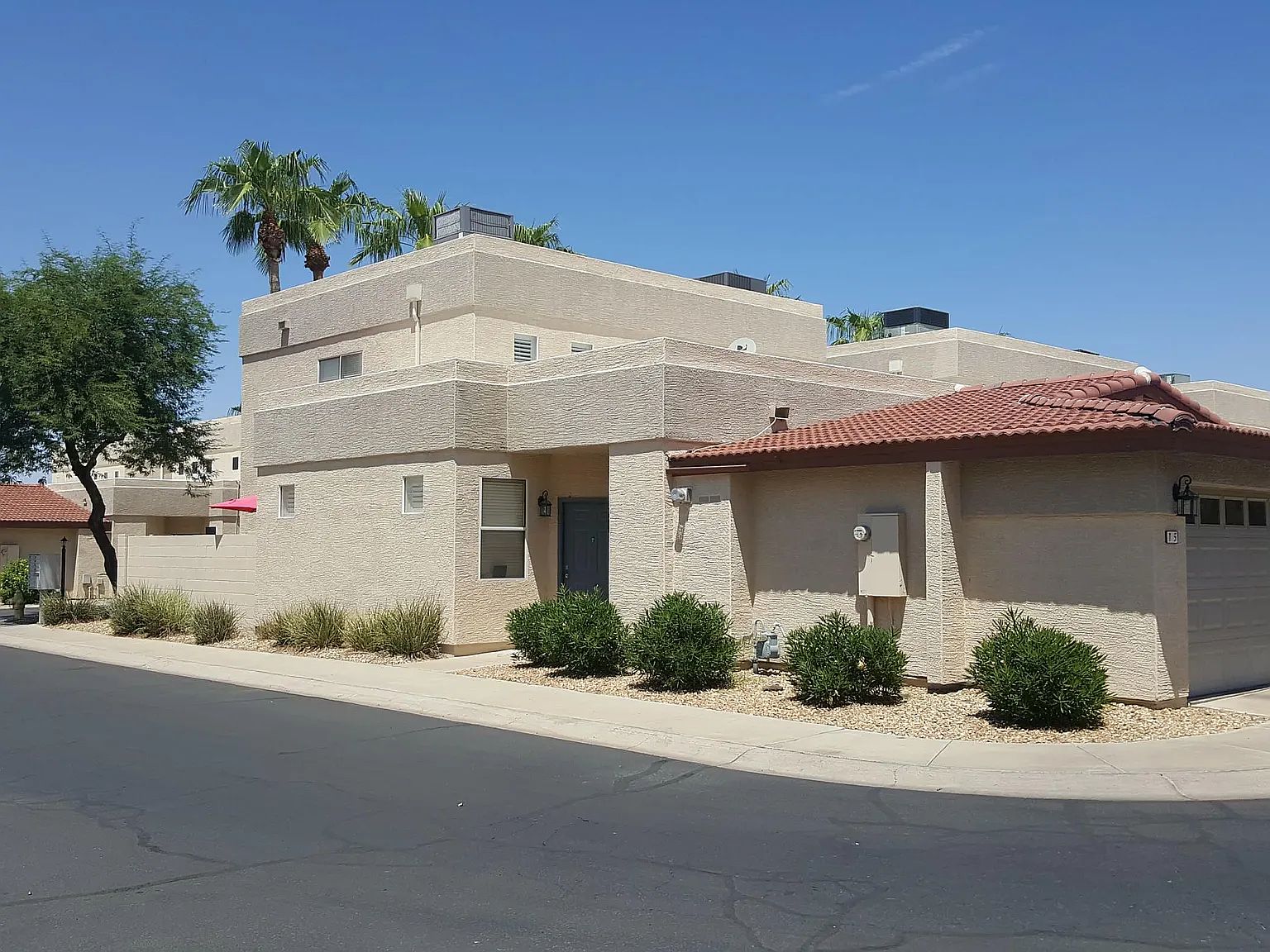3221 N 37th St Phoenix, AZ 85018 photo 2
