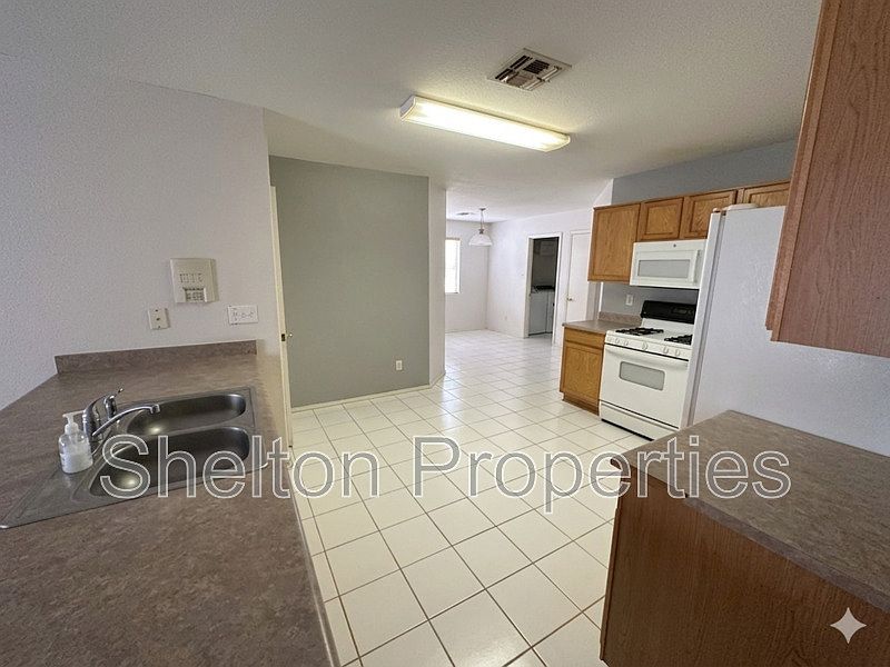 7391 W Solano Dr N Glendale, AZ 85303 photo 4