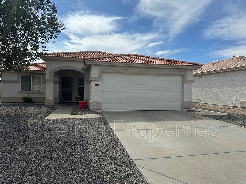 7391 W Solano Dr N Glendale, AZ 85303 photo 2