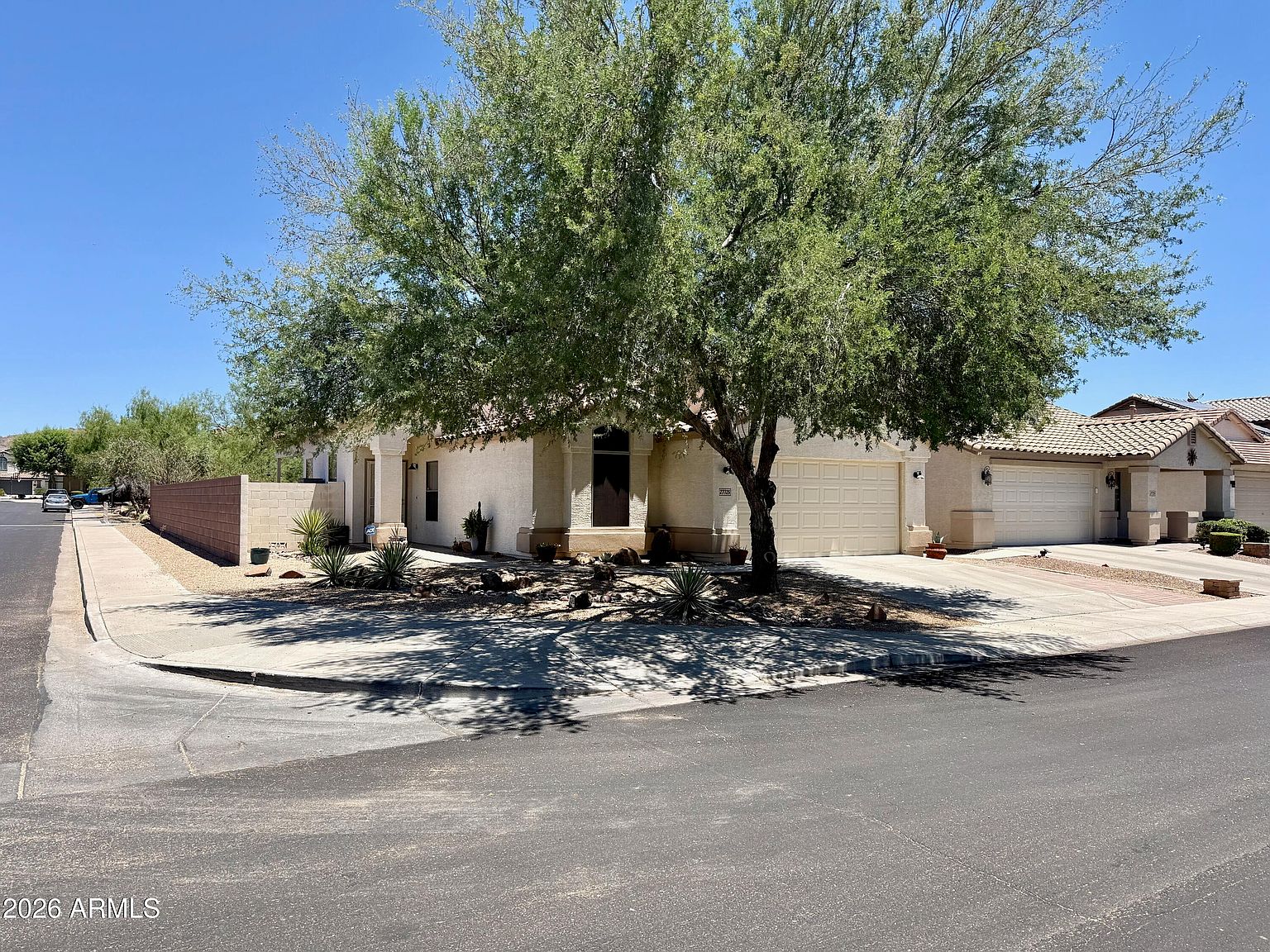 27725 N 23rd Dr Phoenix, AZ 85085 photo 2