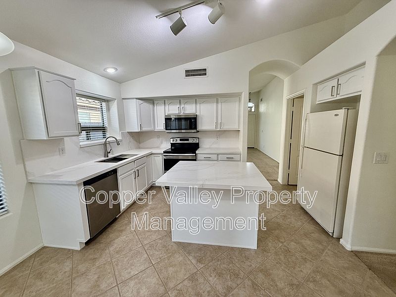 2427 W Oberlin Way Phoenix, AZ 85085 photo 2