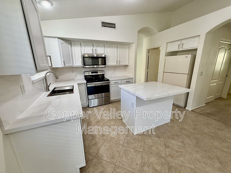 2427 W Oberlin Way Phoenix, AZ 85085 photo 4