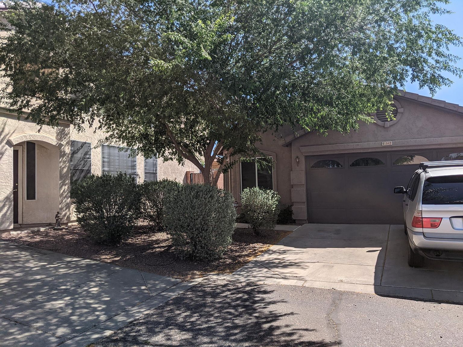 1942 E Aire Libre Ave photo 2