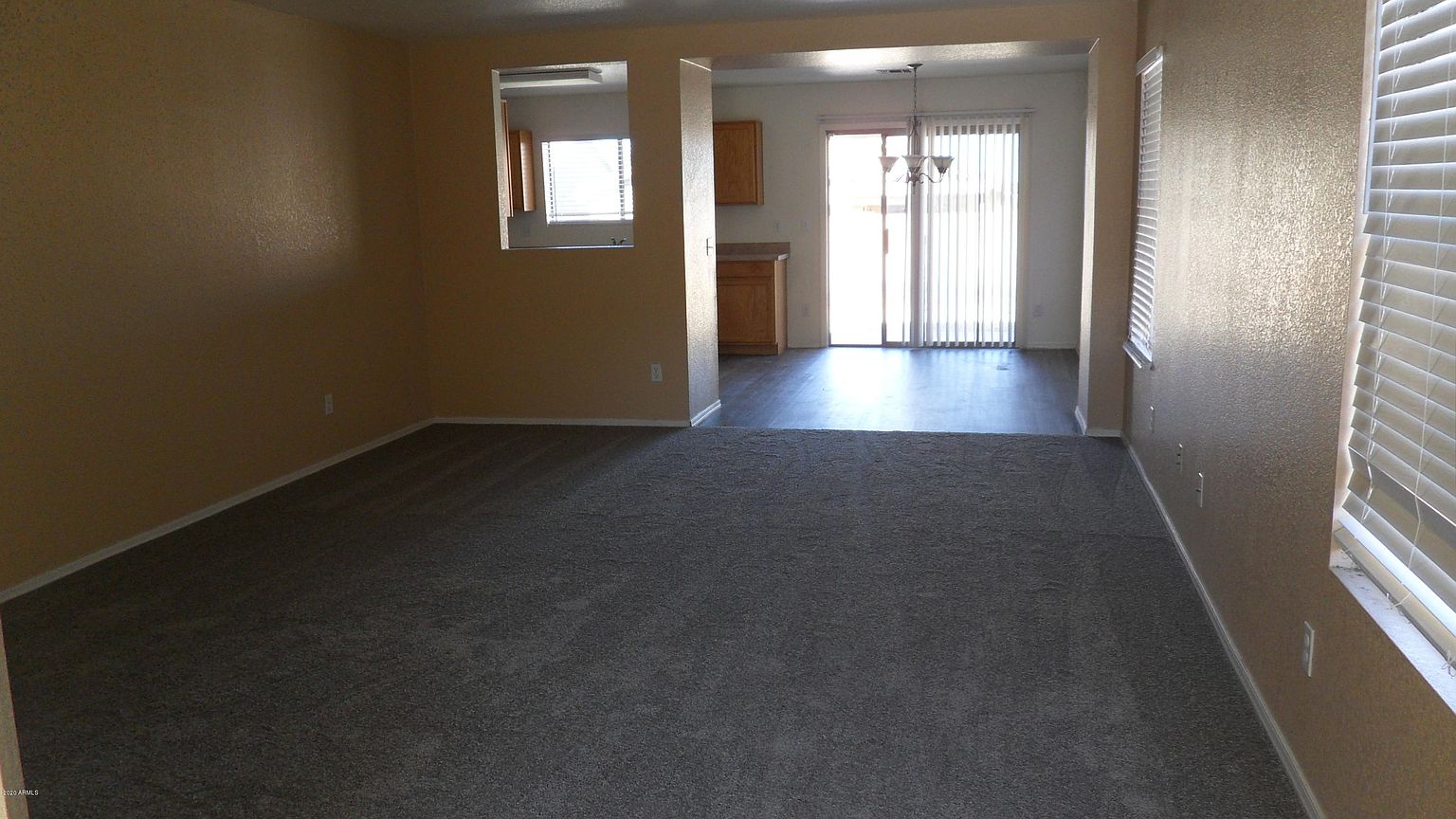 910 E Beth Dr photo 2