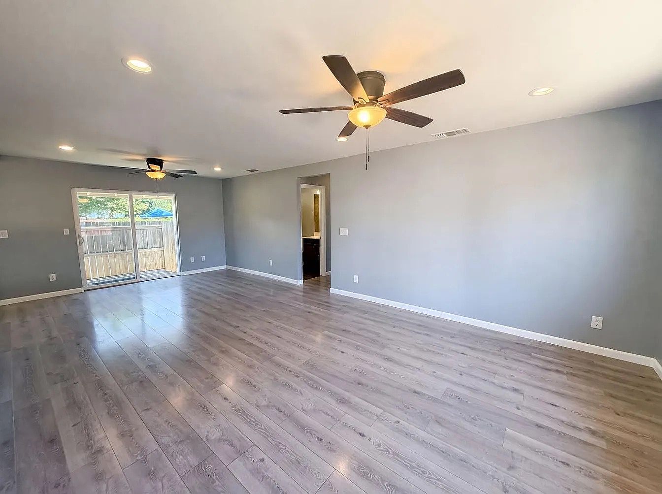 1113 E Beth Dr photo 4