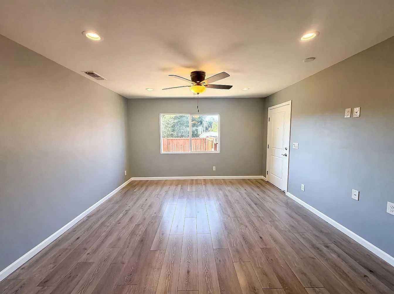1113 E Beth Dr photo 5