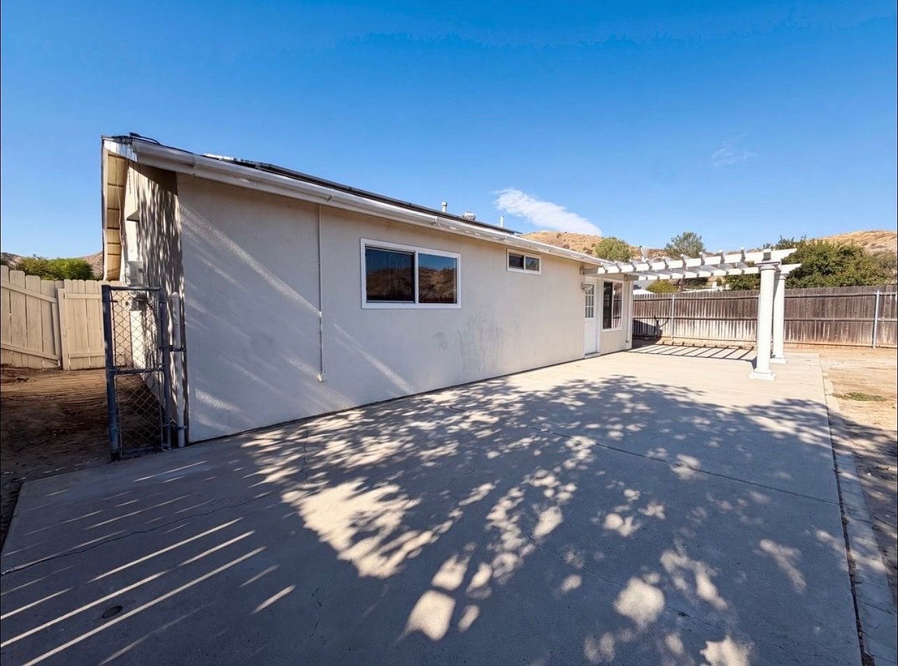 1113 E Beth Dr photo 2