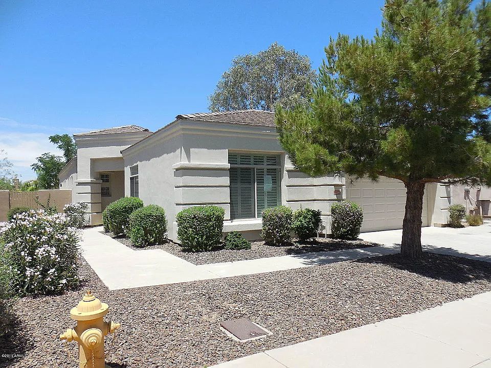 2214 E Constance Way photo 2