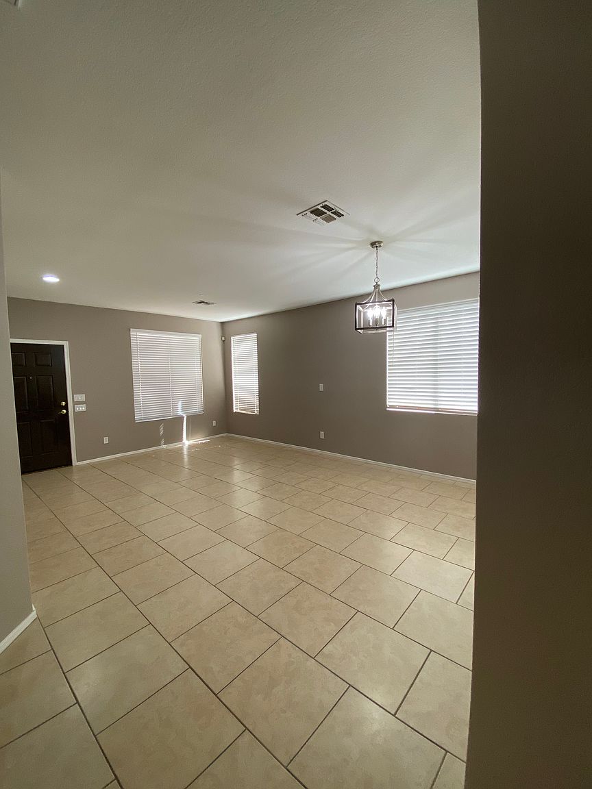 1763 E Wildhorse Pl photo 5