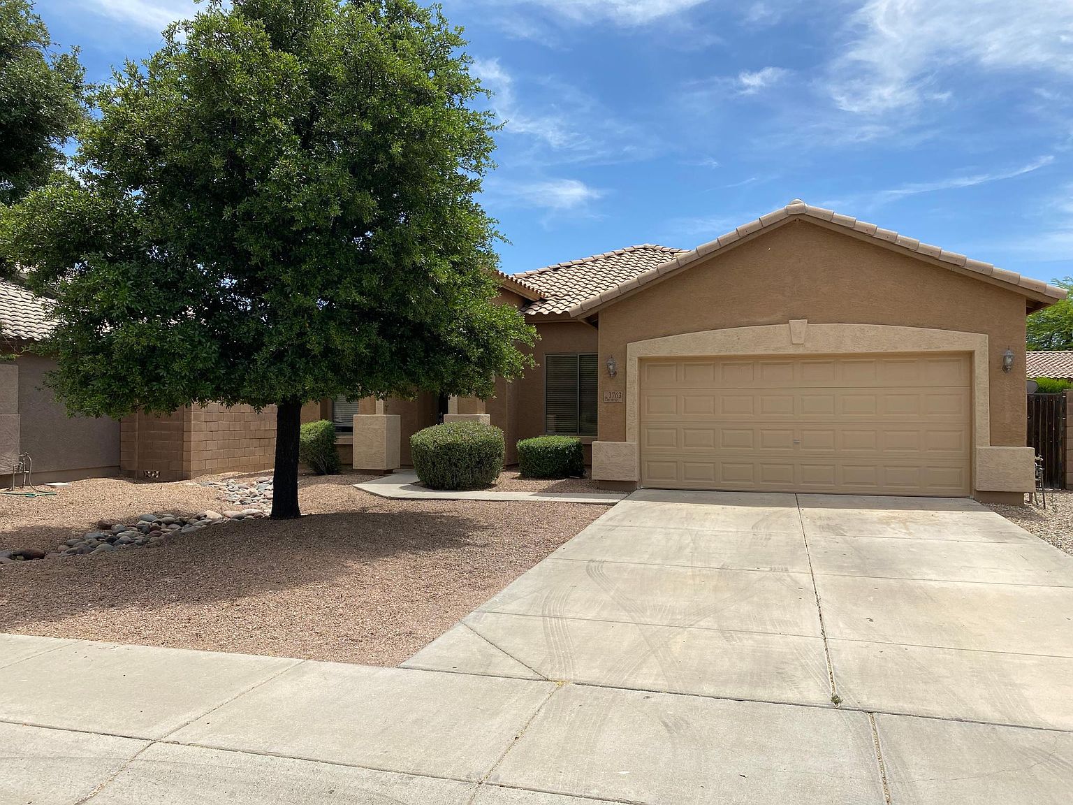 1763 E Wildhorse Pl photo 3