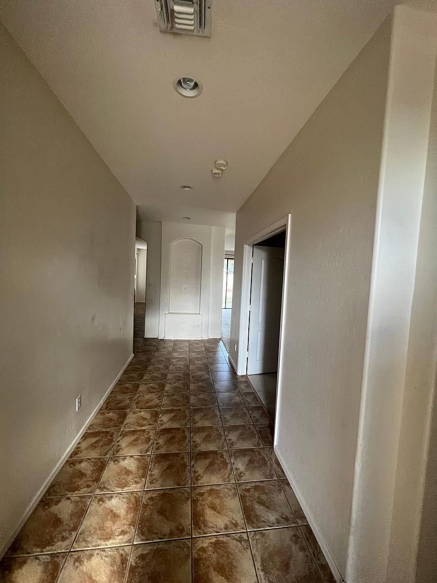 3310 E Hampton Ln photo 3