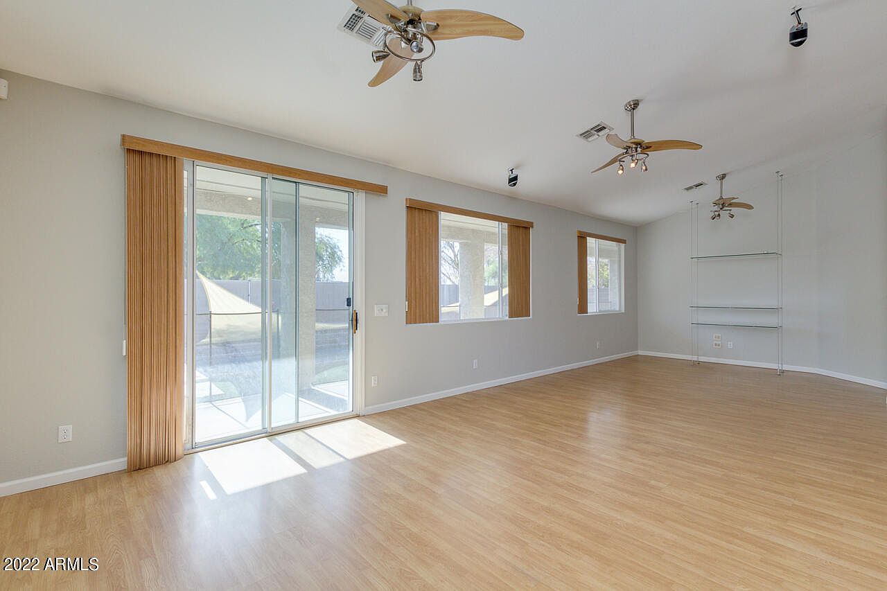 155 E Liberty Ln photo 5