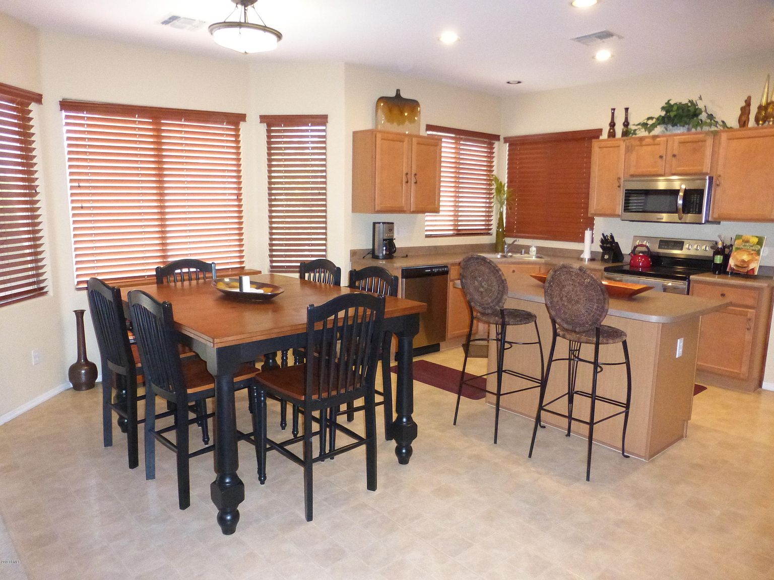 1042 N Moccasin Trail photo 4