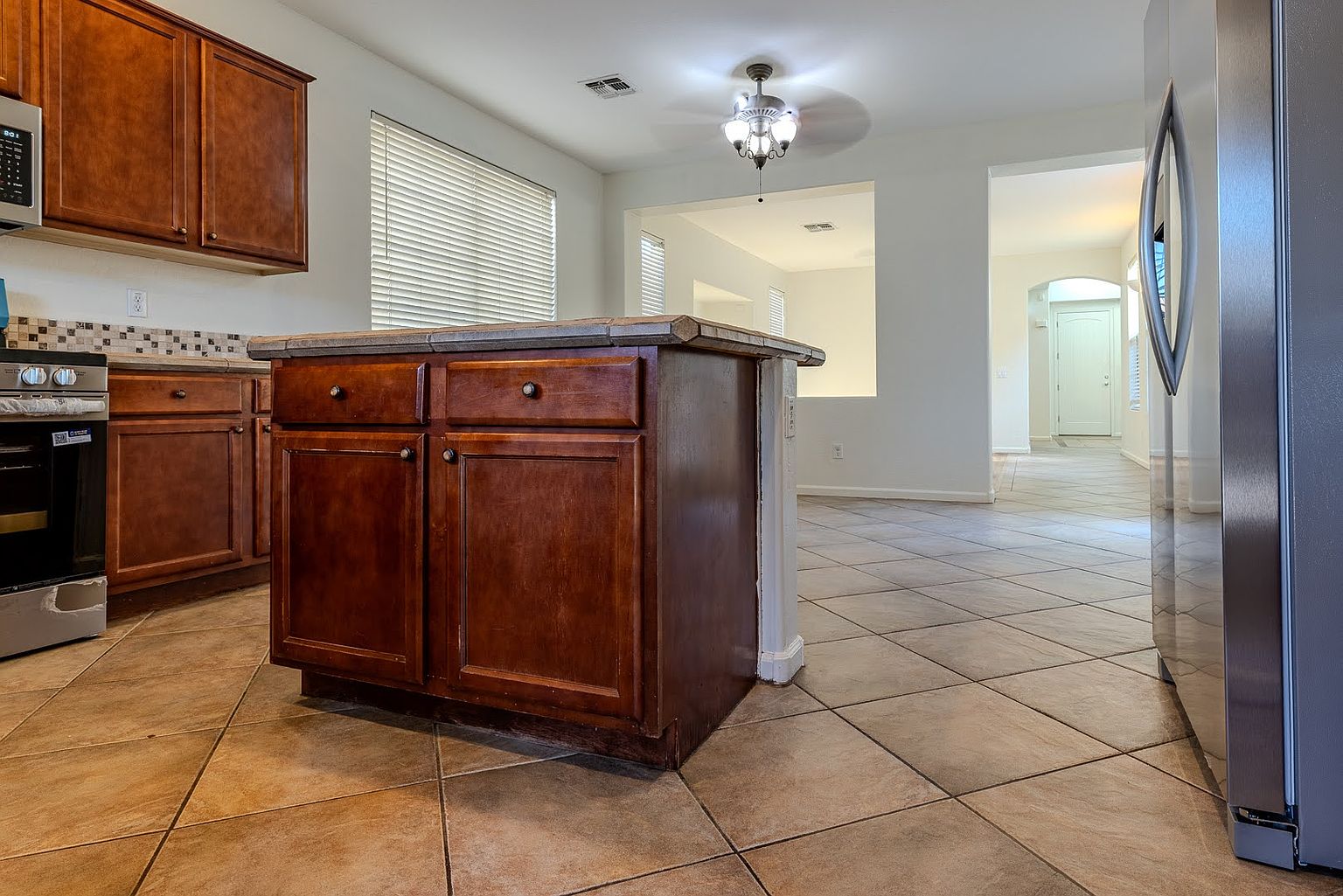 2051 E Carla Vista Dr photo 5