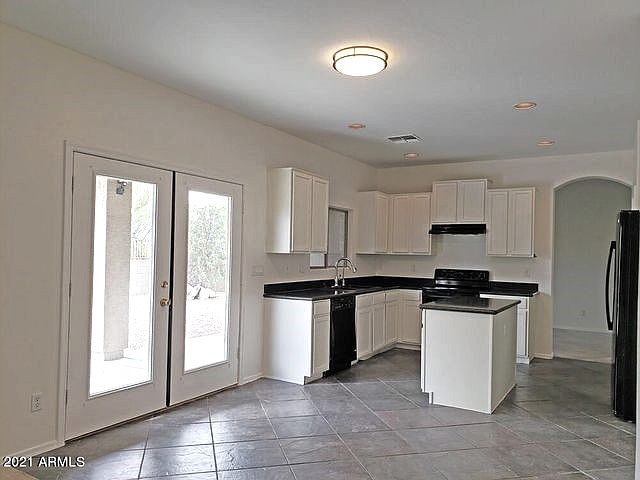 17584 W Acacia Ct photo 3