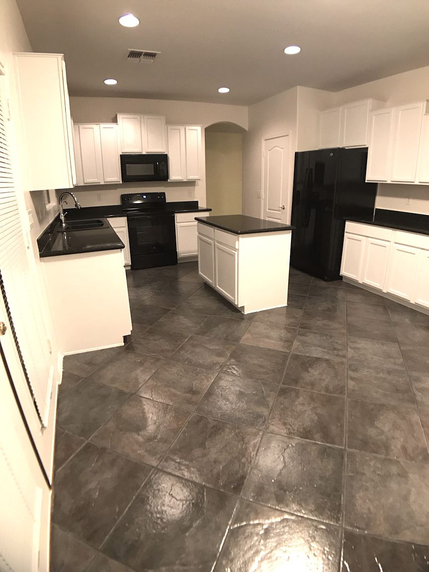 17584 W Acacia Ct photo 2