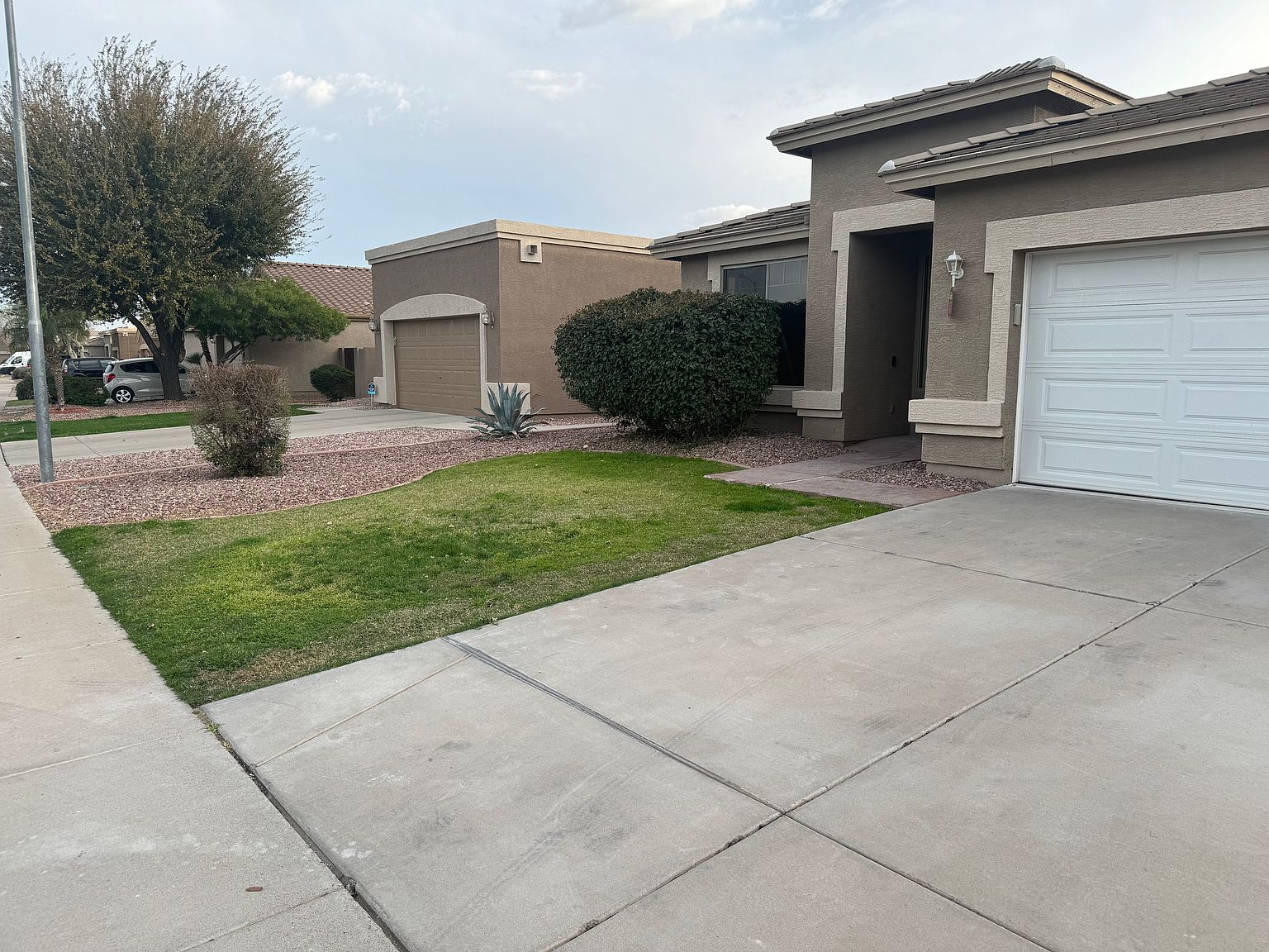 15227 W Country Gables Dr photo 2