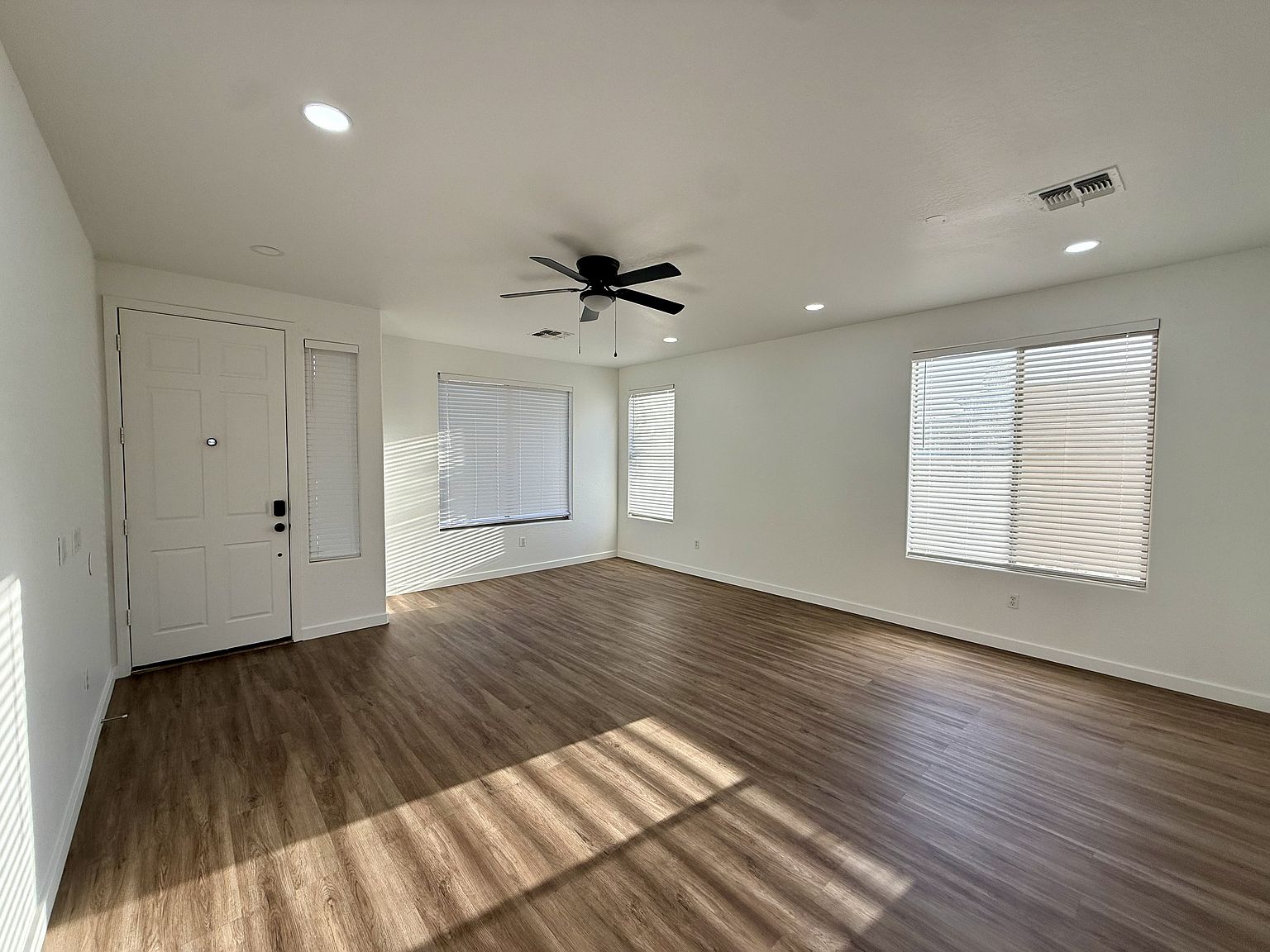 15238 W Custer Ln Surprise, AZ 85379 photo 2