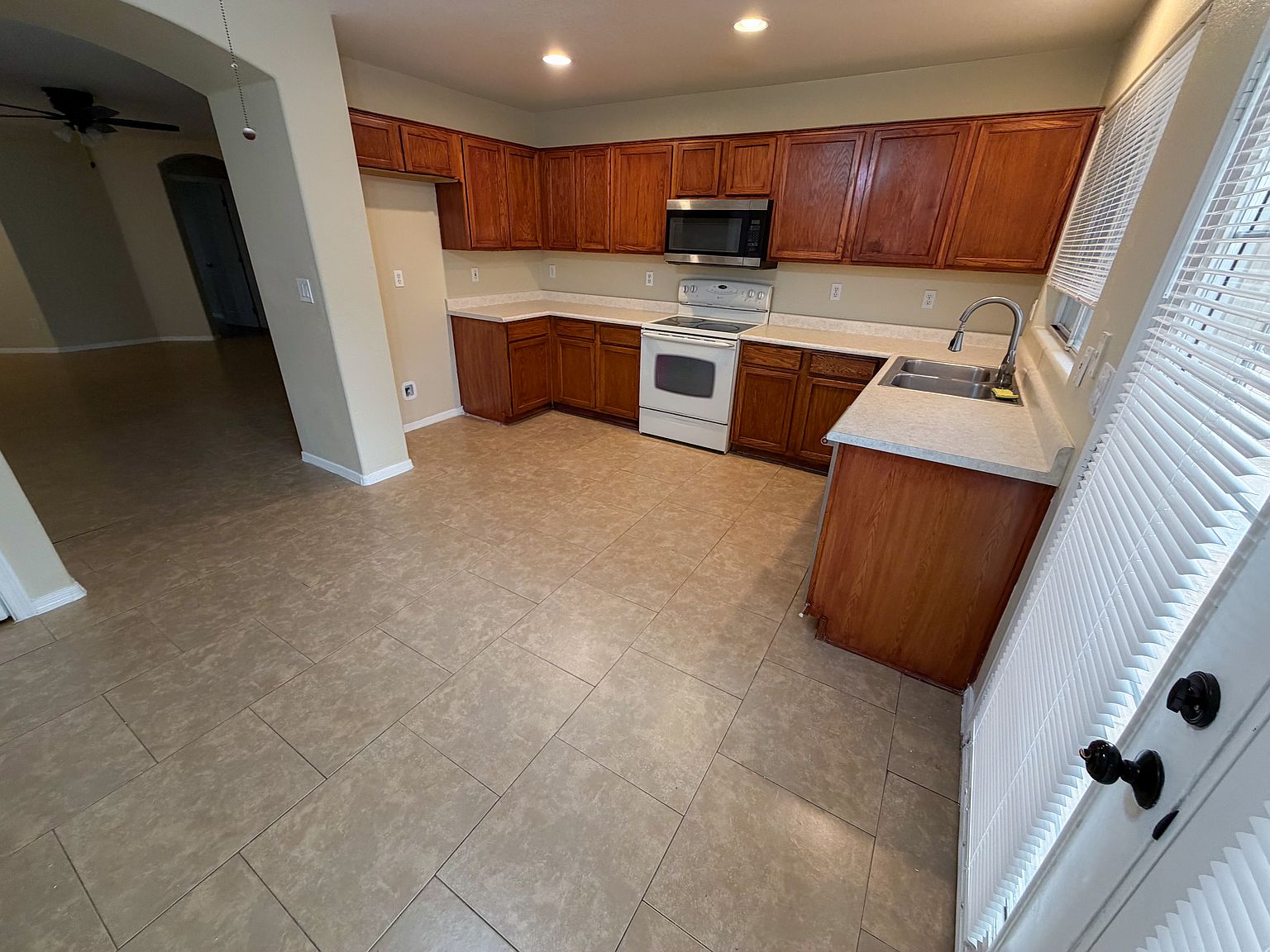 15448 W Hearn Rd photo 2