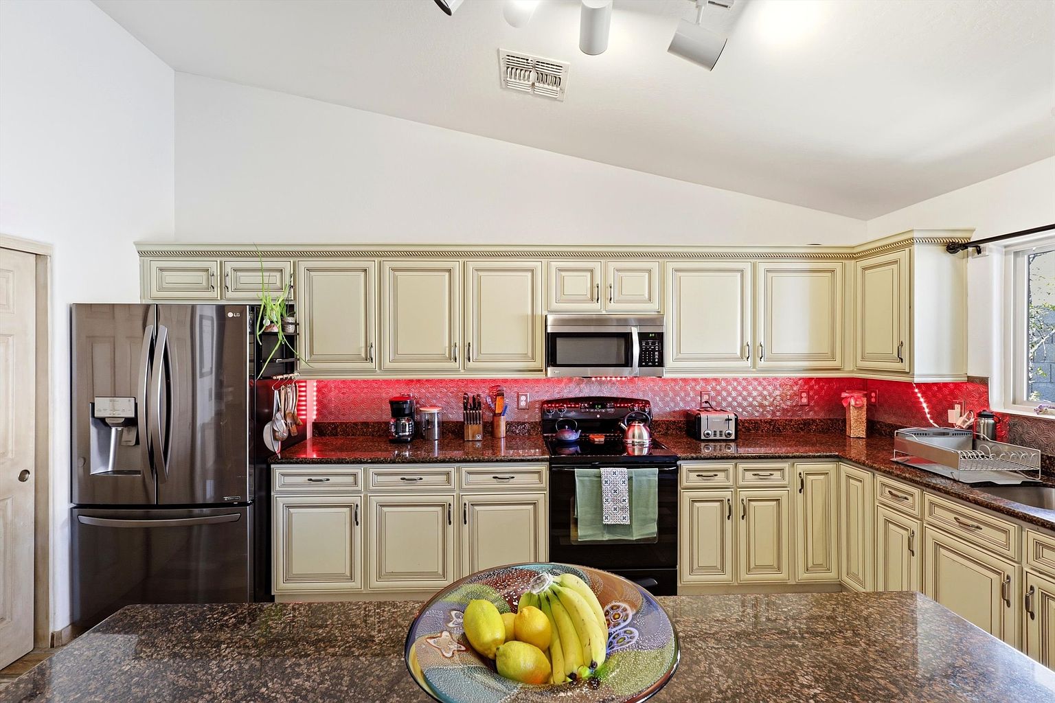 15276 W Watson Ln photo 4