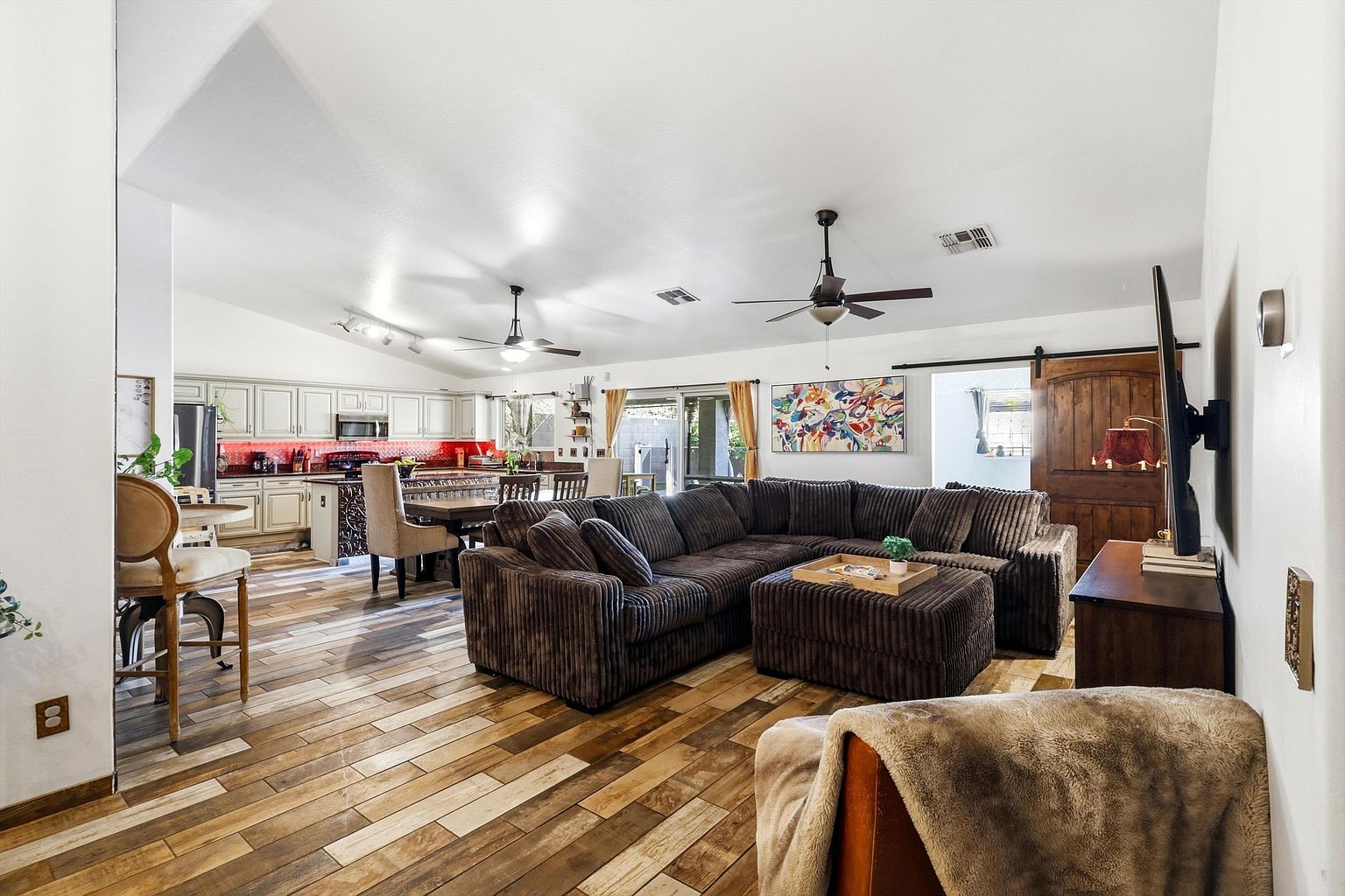 15276 W Watson Ln photo 3