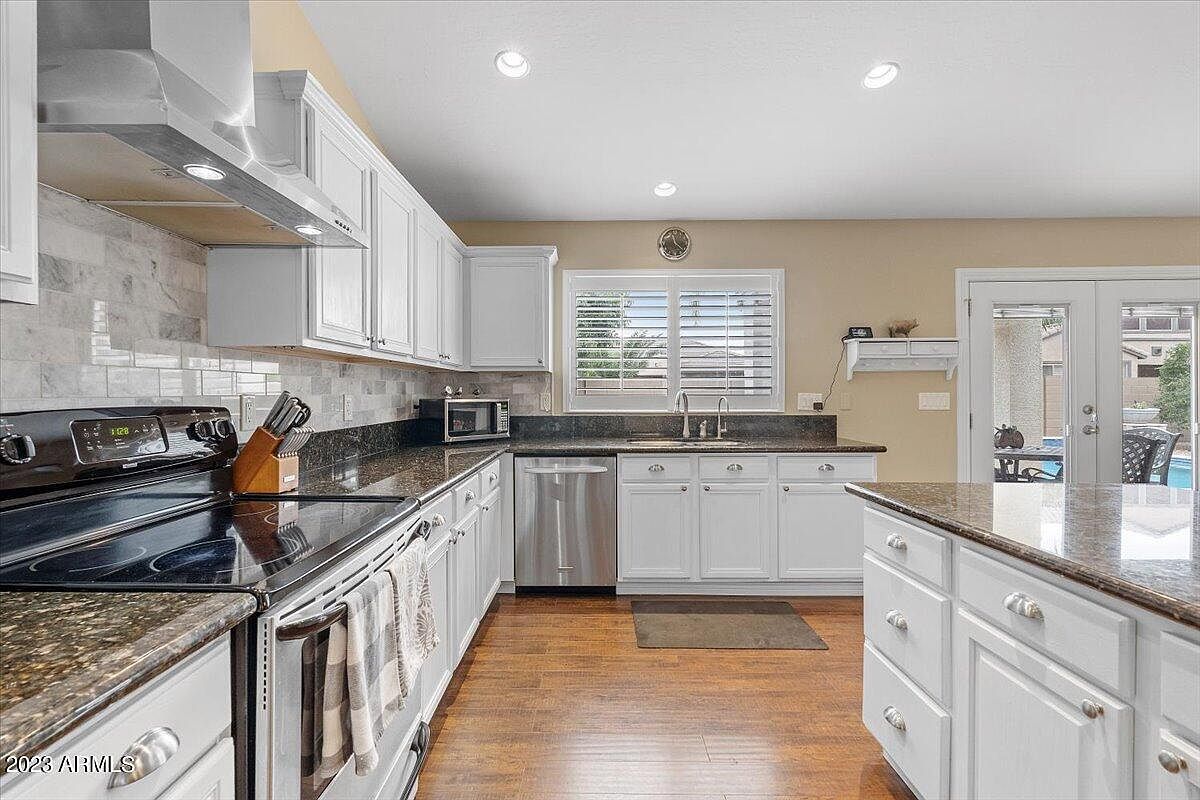 15257 W Hearn Rd Surprise, AZ 85379 photo 2