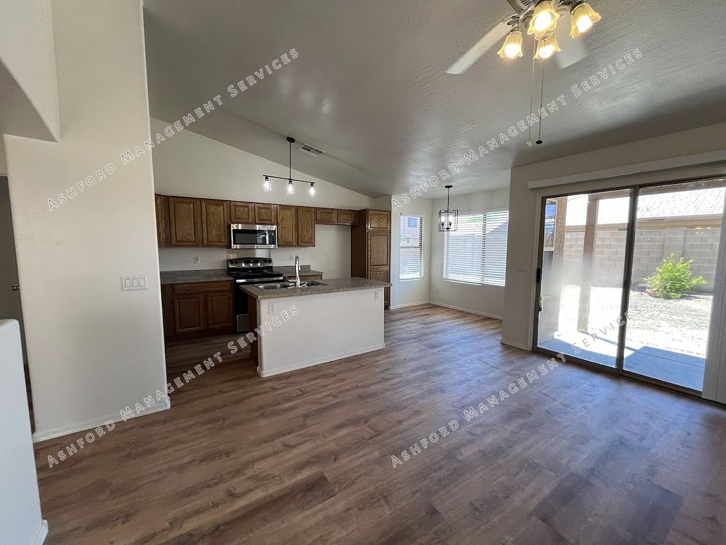 2046 S 171st Dr photo 4