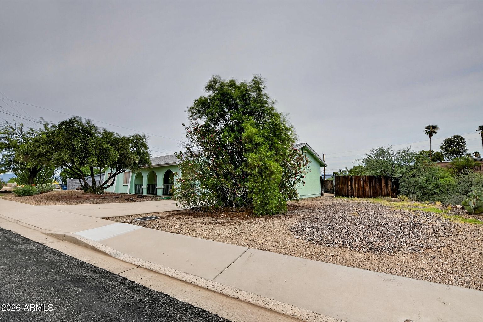 1892 Vista Dr photo 3