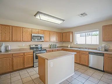 17036 W Central St photo 3