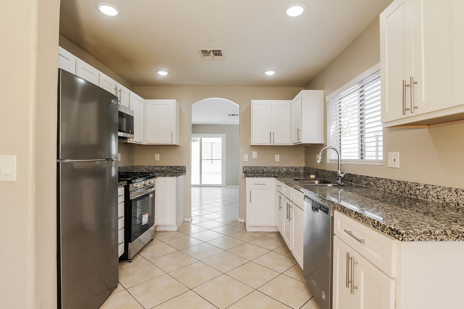 12610 W Myer Ln photo 5