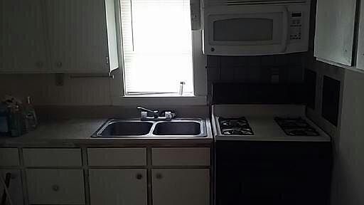 527 N Main St photo 2