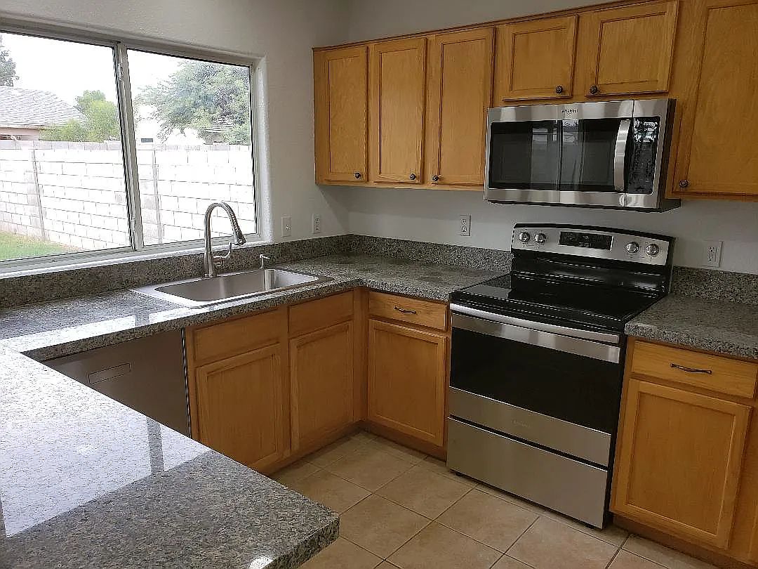 1370 E Cactus Bloom Way photo 5