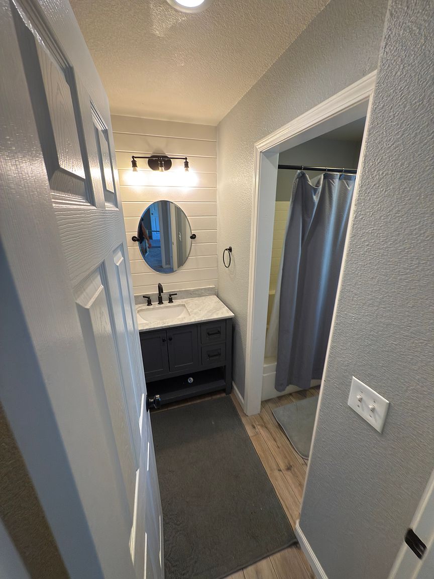 1863 Malibu Cir photo 2