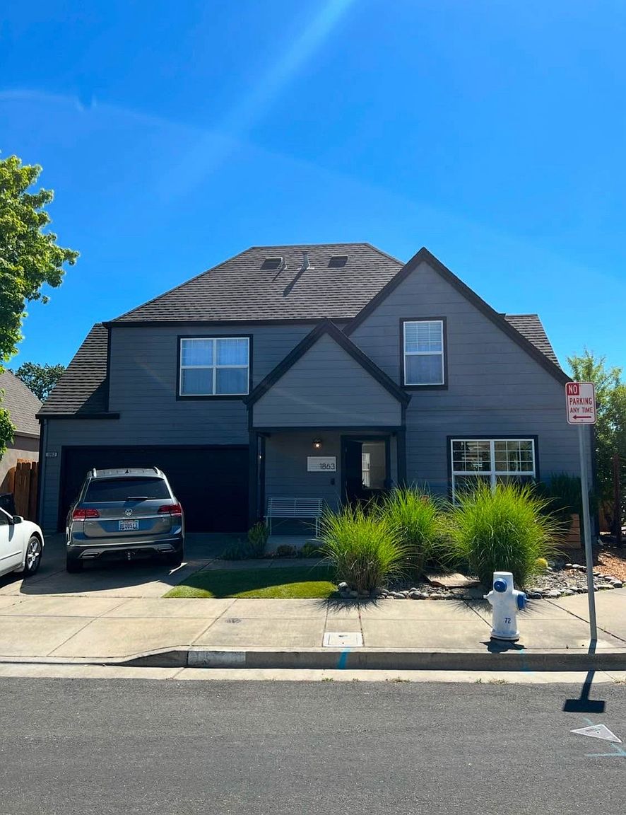 1863 Malibu Cir photo 3