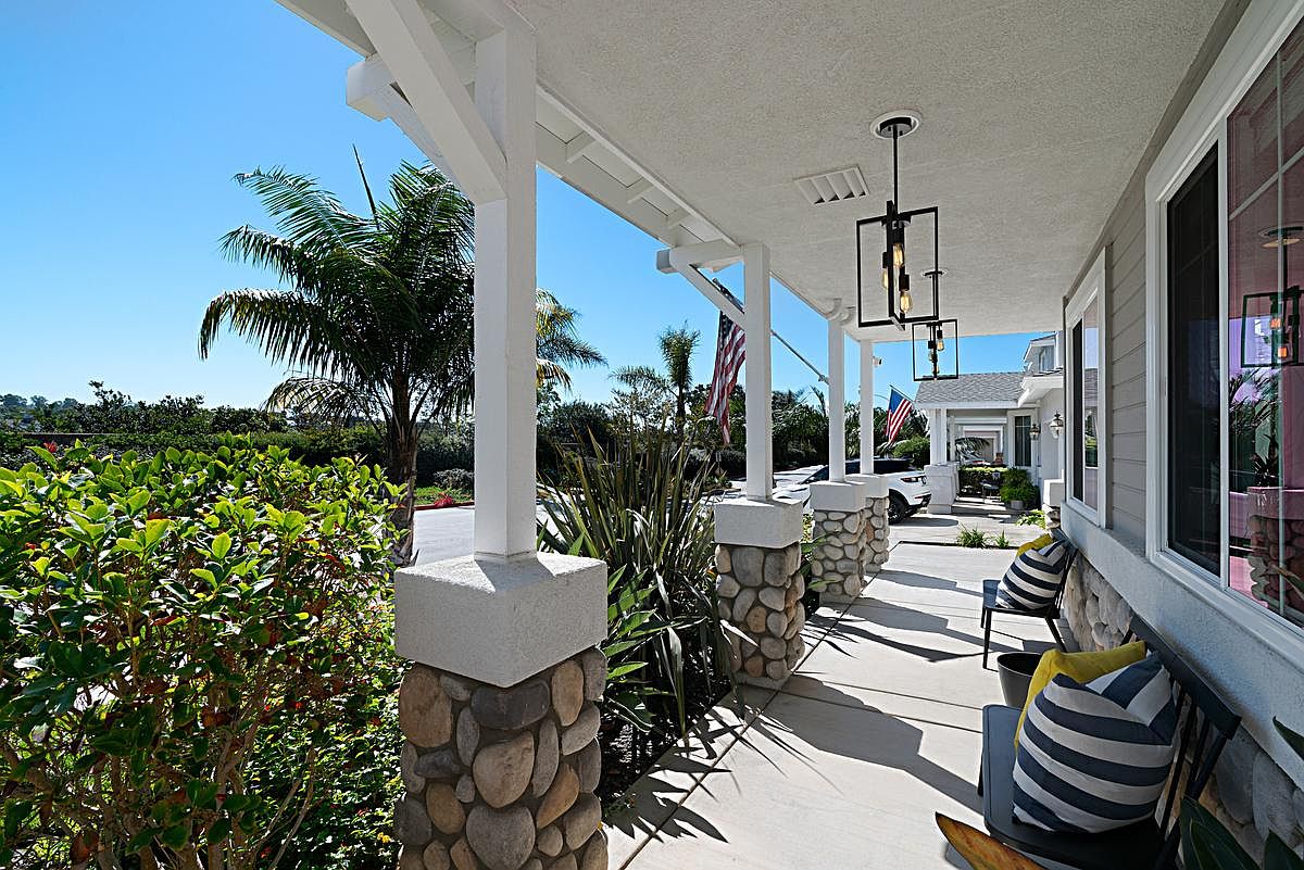 6945 Catamaran Dr photo 5