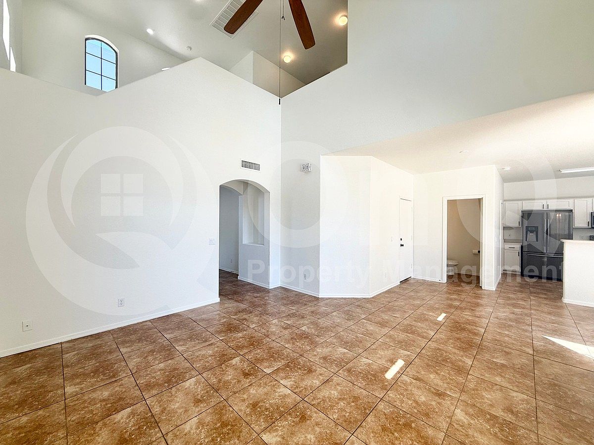 1229 S Mansard photo 4