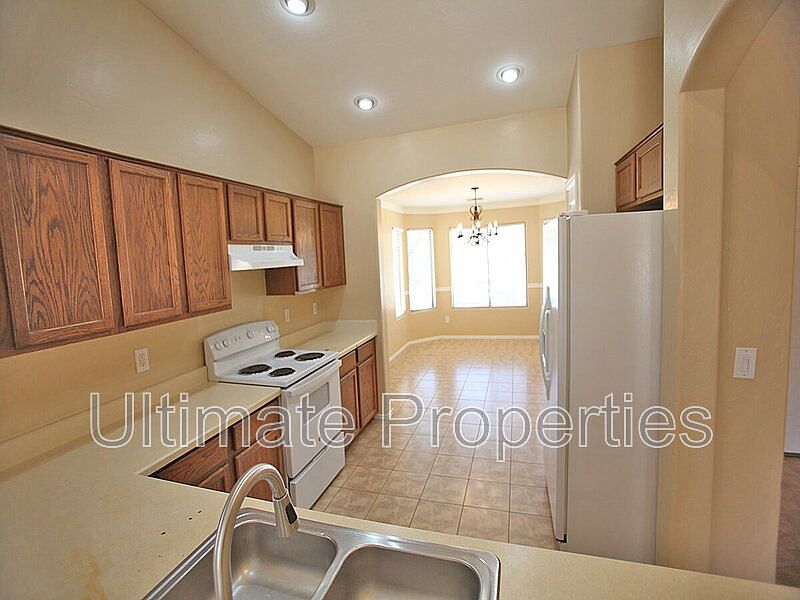 2333 W Maldonado Rd photo 4