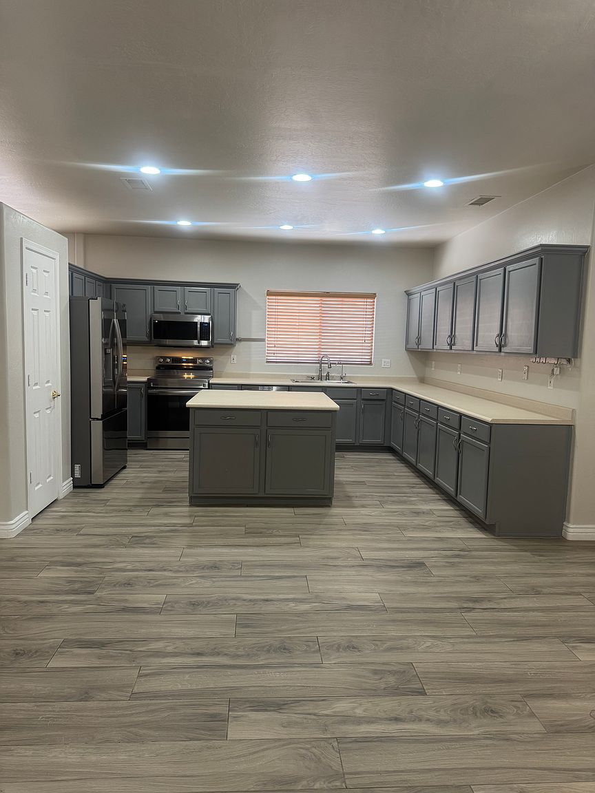 8421 W Mohave St photo 5