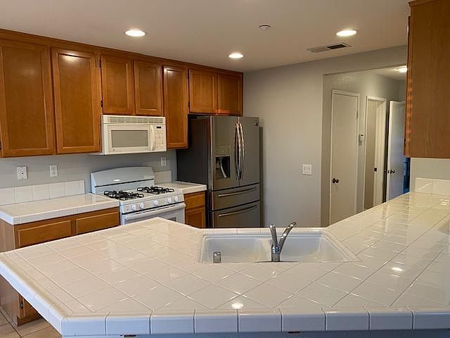 1615 Carriage Cir photo 5
