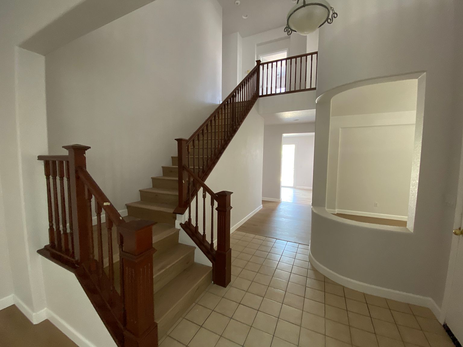 564 Presidio Pl photo 4
