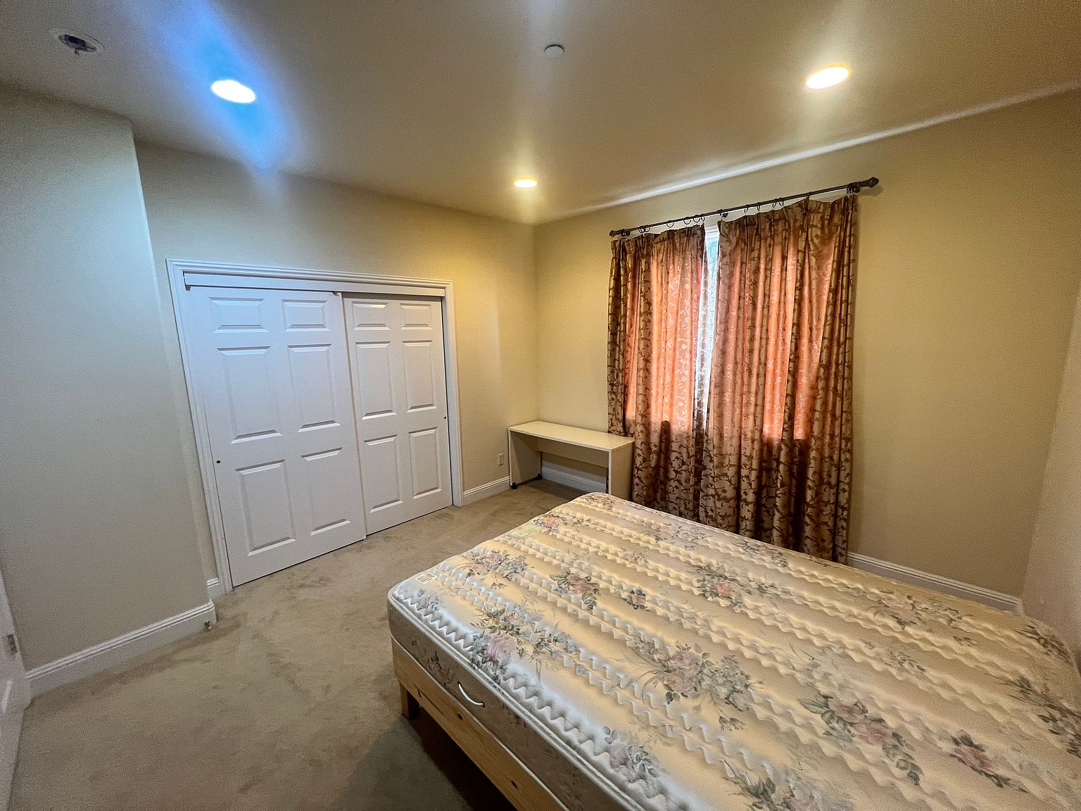 428 Wellington Ave photo 4