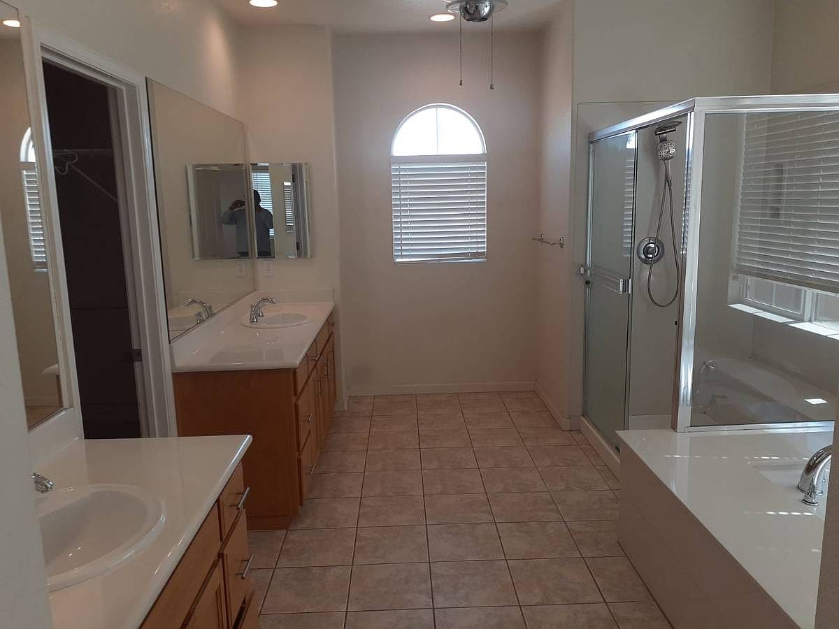 2998 Jackson Ave photo 3