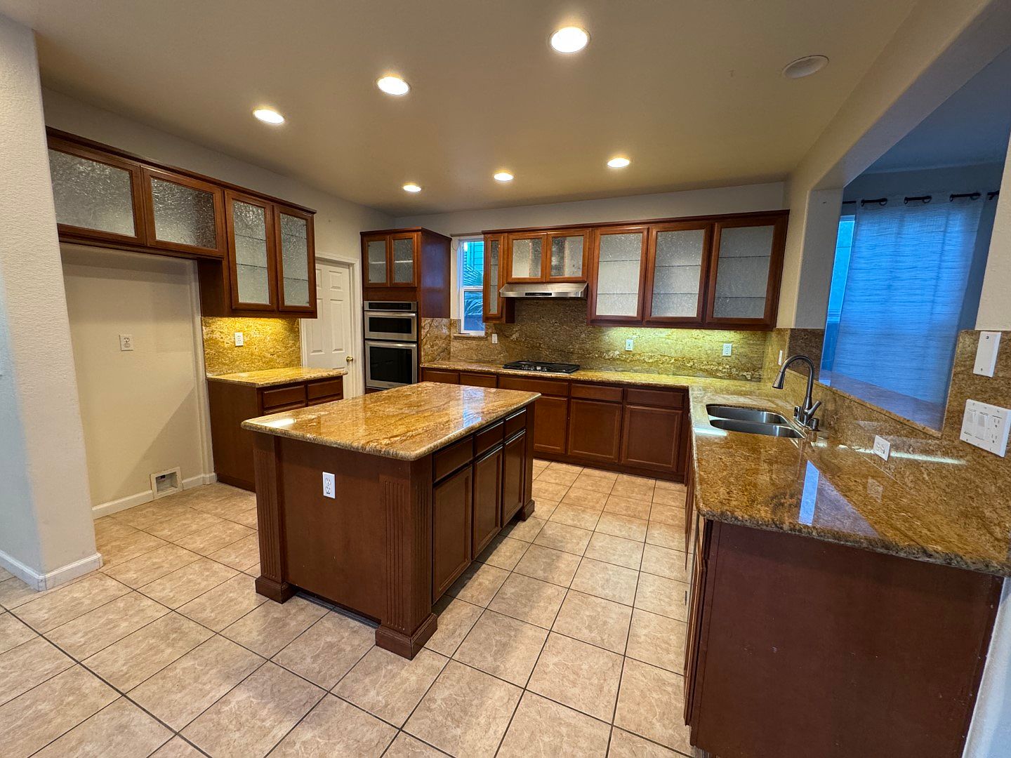 2912 Safford Ave photo 3