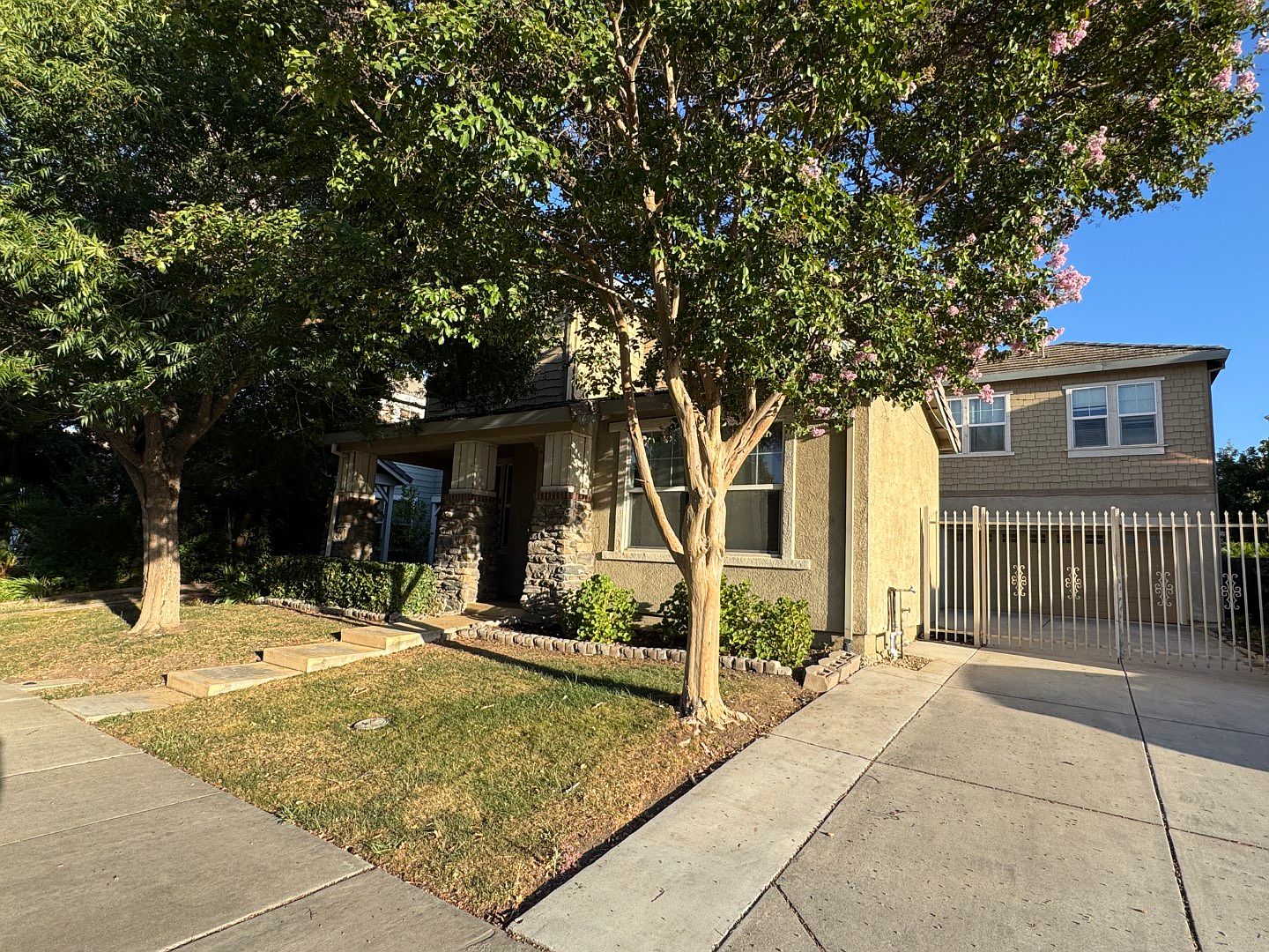 2912 Safford Ave photo 2